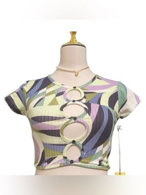 Paper + Tee multicolor crop top a ribbed texture, circular cut-outs . 
Size S